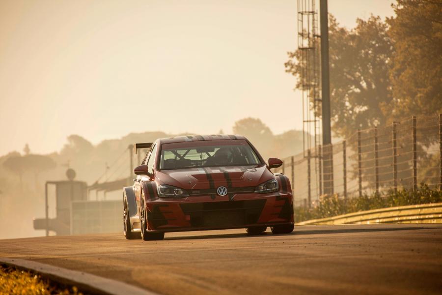  Volkswagen Golf GTI TCR (Typ 5G) 2018 года  (фото 23 из 39)